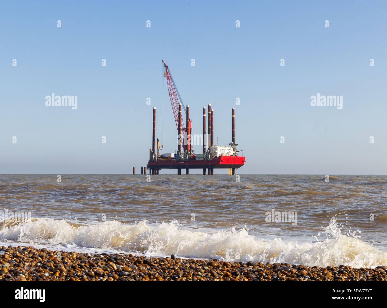 Jackup Barge, Fugro Excalibur si occupa della nuova centrale nucleare di Sizewell C. Sizewell, Suffolk. REGNO UNITO Foto Stock