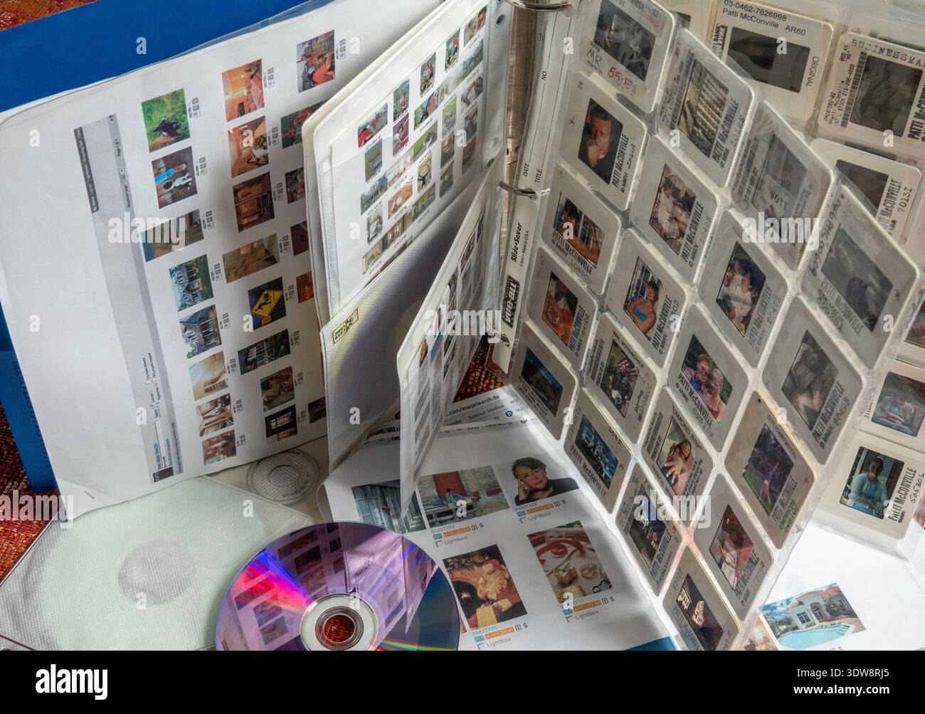 STILL Life di diapositive fotografiche da 35 mm in fogli di archivio e CD con miniature, 2026, USA Foto Stock