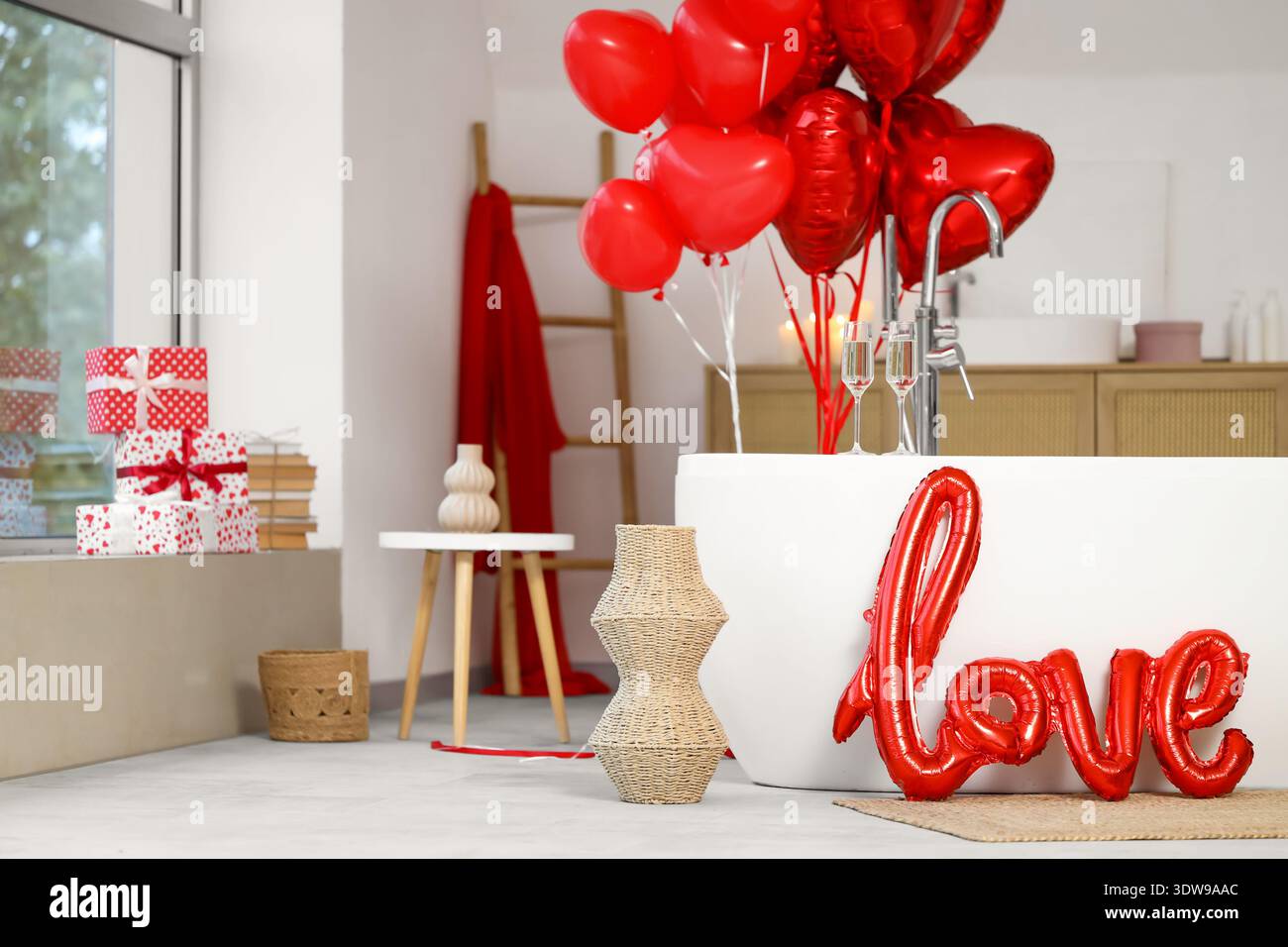 XOXO Tenda Da Doccia A Forma Di Cuore Rosso Per San Valentino - Impermeabile 183x183 Cm - Set Con Ganci Per Bagno Romantico - 3