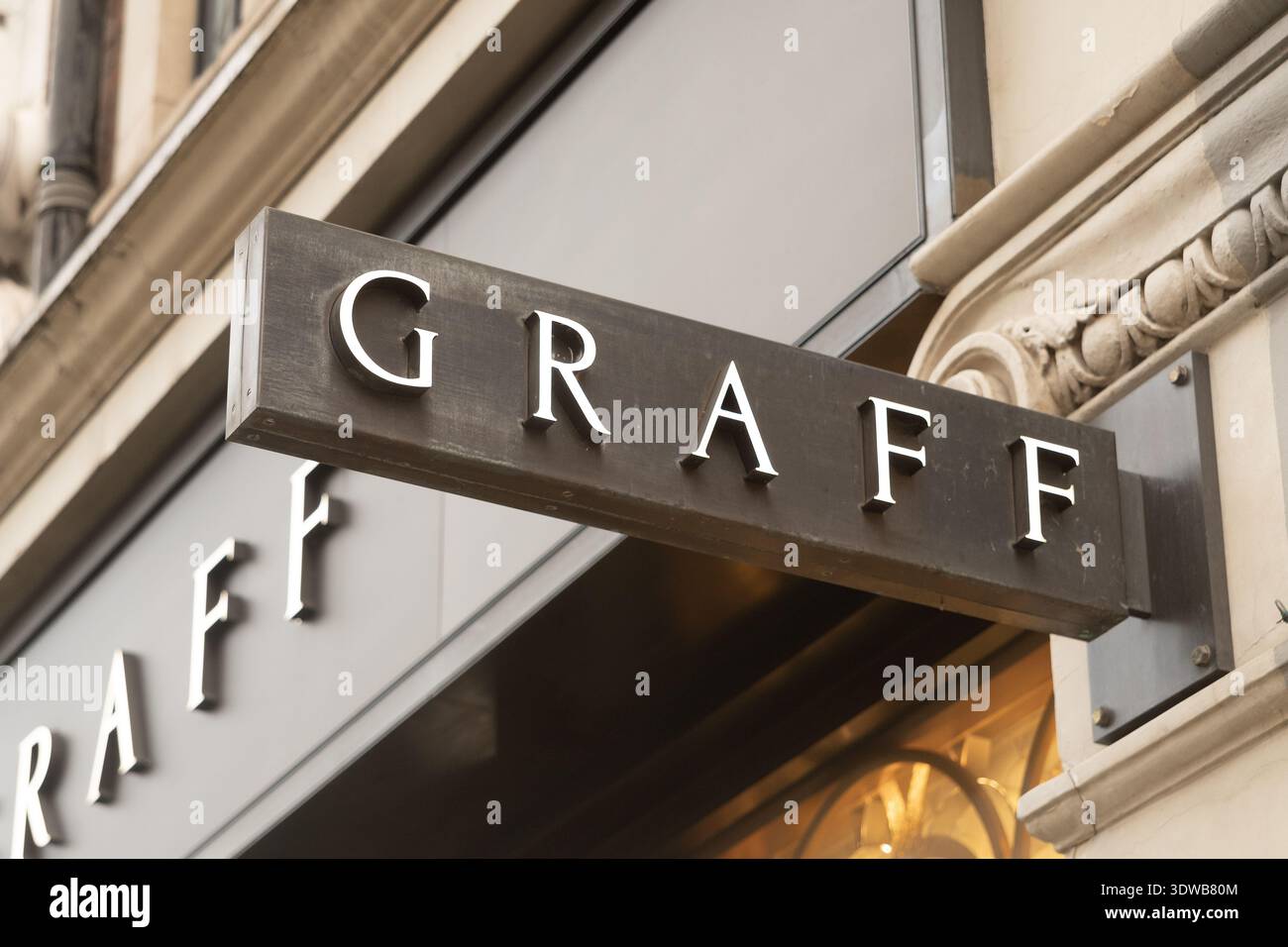 Londra, Regno Unito - 27 gennaio 2026 - insegna Graff Luxury Jewelry boutique a Londra Foto Stock