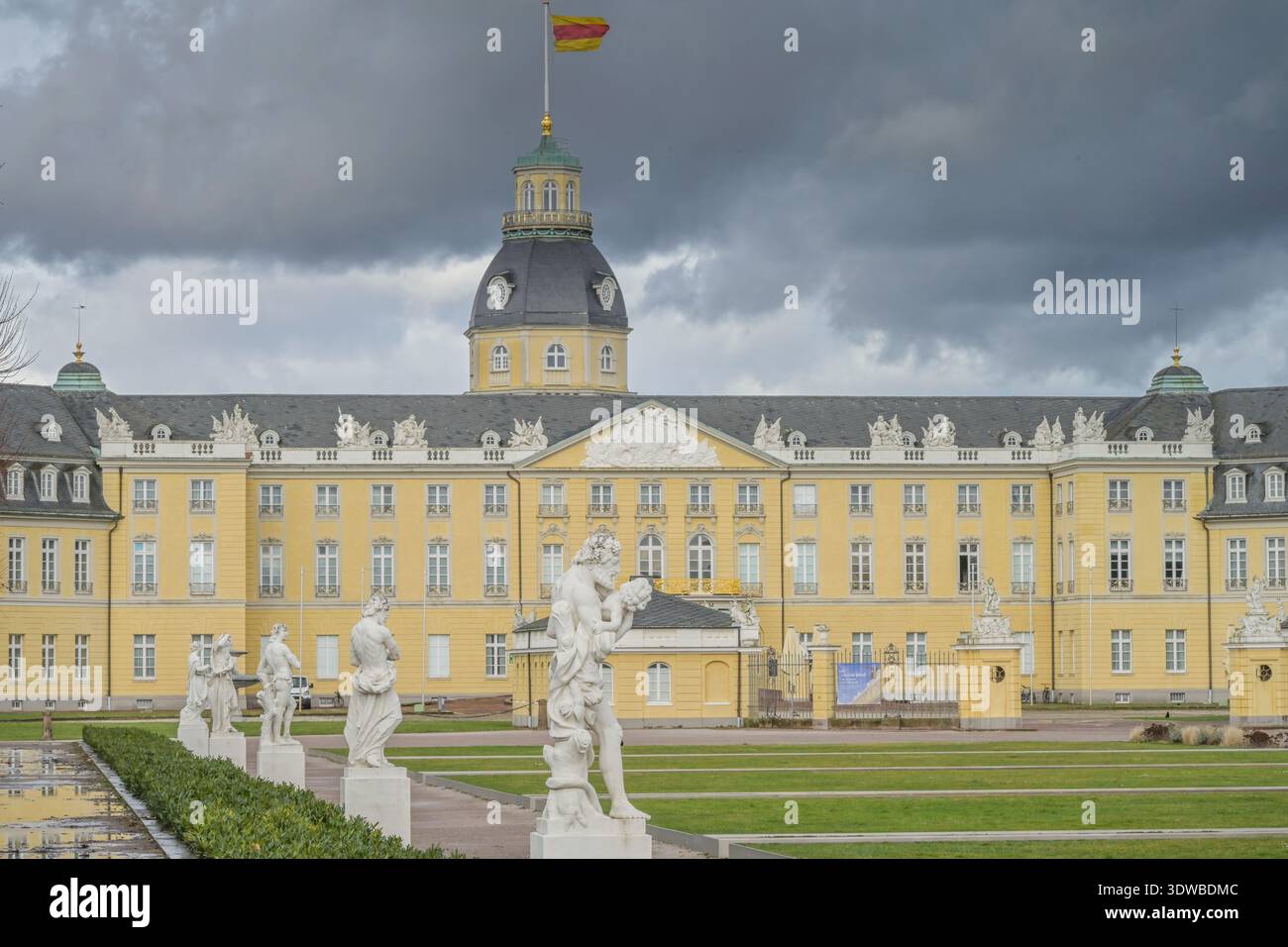 Schloß Karlsruhe, Schloßplatz, Karlsruhe, Baden-Württemberg, Deutschland Foto Stock