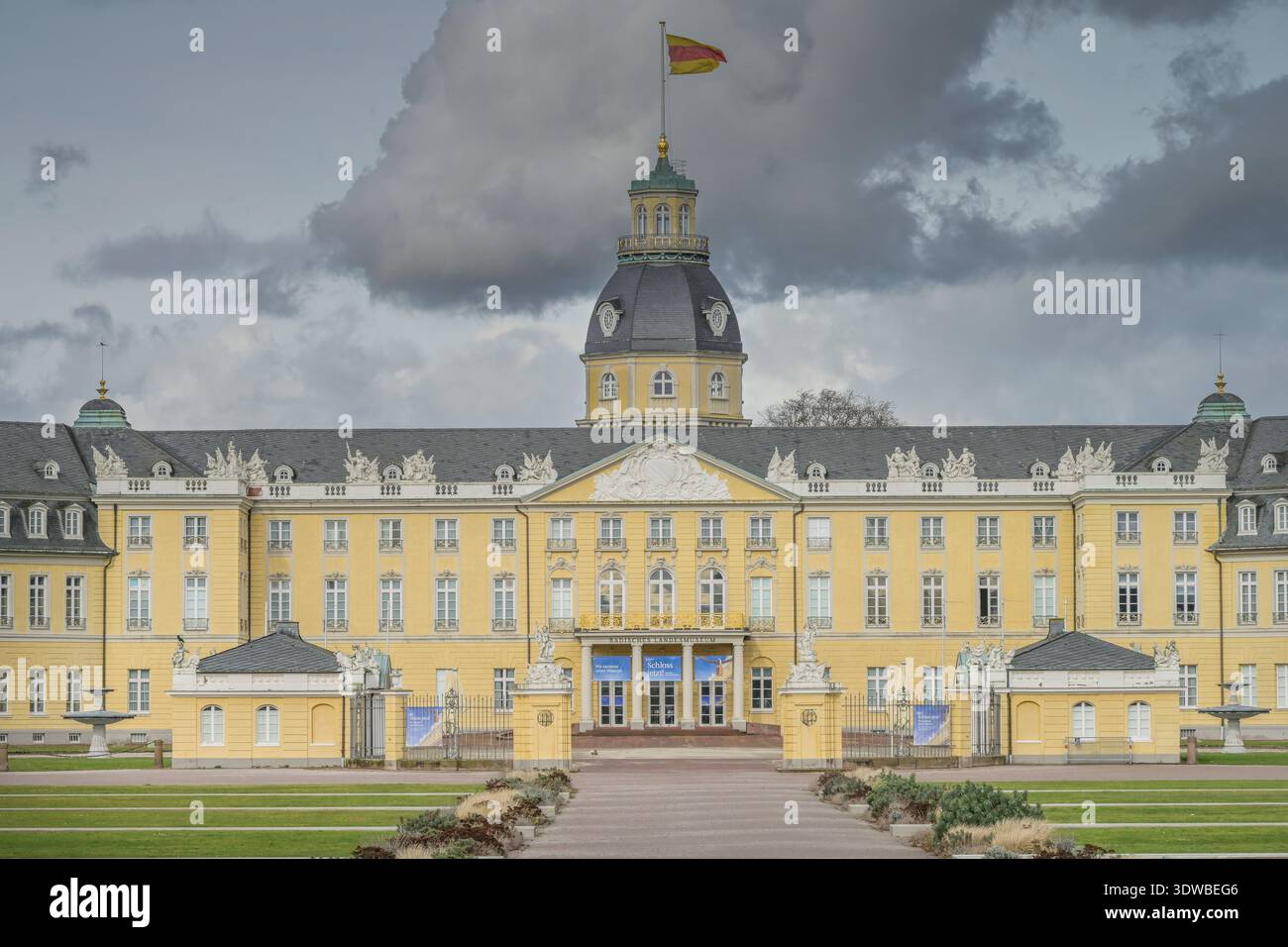 Schloß Karlsruhe, Schloßplatz, Karlsruhe, Baden-Württemberg, Deutschland Foto Stock