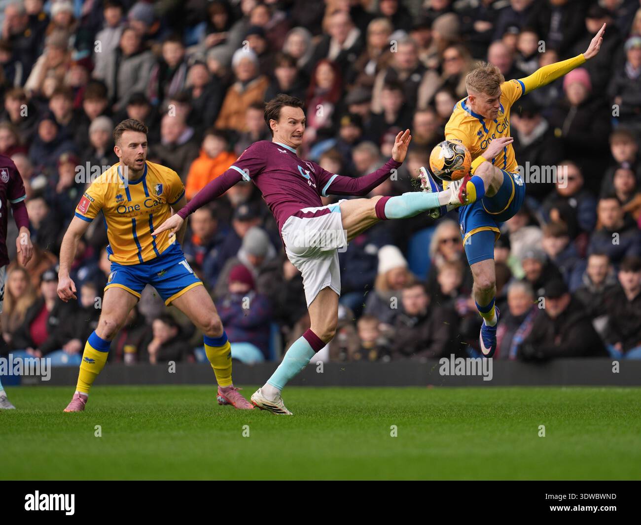 Burnley FC contro Mansfield FC nella partita di fa Cup giocata al Turf Moor Stadium Burnley 14 febbraio 2026 Foto Stock