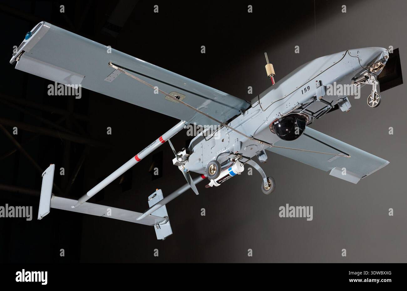 Pioneer RQ-2A UAV è un aereo da ricognizione senza equipaggio introdotto nel 1985 per la sorveglianza militare degli Stati Uniti e le missioni di acquisizione di obiettivi. Sviluppato congiuntamente da AAI Corporation e Israel Aircraft Industries, il drone è dotato di un'elica spintore, due bracci posteriori e pilotaggio remoto con recupero tramite rete o attrezzatura di arresto. L'immagine di archivio registra una piattaforma di ricognizione in campo di battaglia costruita in composito utilizzata dalle forze statunitensi. Foto Stock