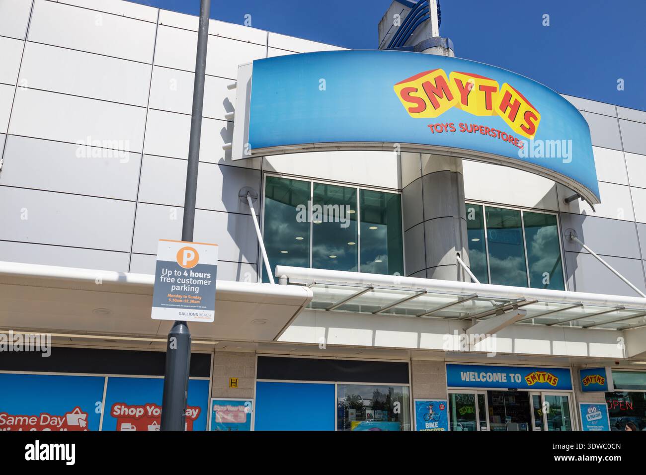 La facciata esterna della Smyths Toys è superlativa. Londra, Regno Unito, 28 luglio 2024 Foto Stock