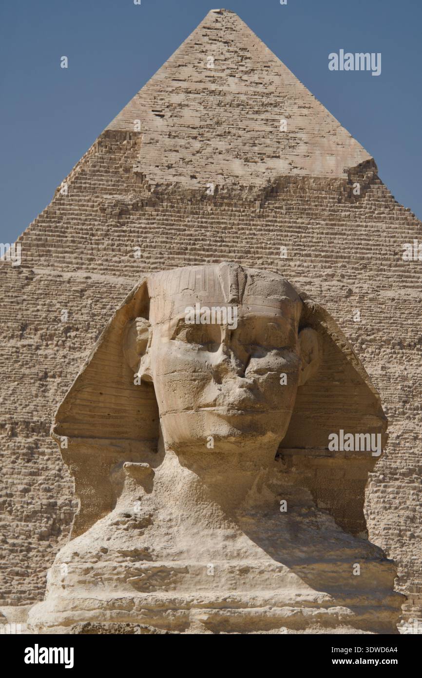 Grande Sfinge di Giza e Piramide di Khafre Giza Cairo Egitto Medio Oriente Foto Stock
