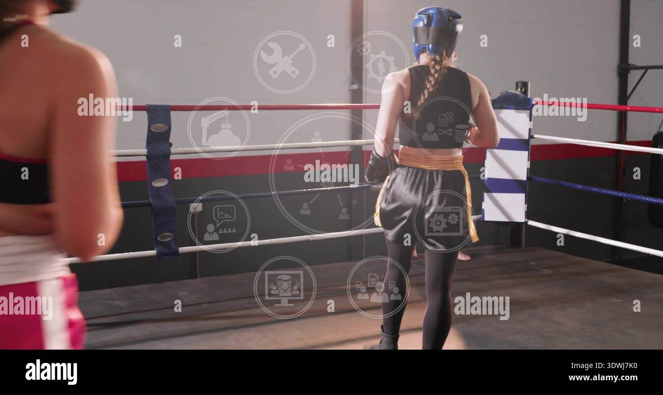 Pugile sparring con treccia che indossa bretelle di fissaggio blu e pantaloncini neri per allenarsi con anelli e sovrapposizioni Foto Stock
