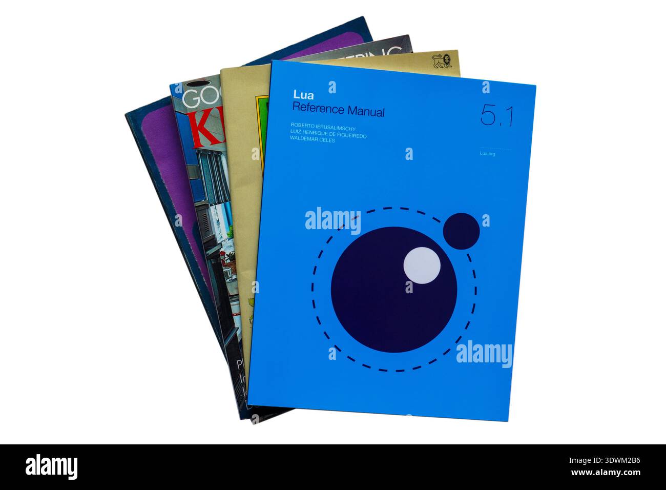 Selezione di libri cartacei con manuale di riferimento Lua in alto isolato su sfondo bianco Foto Stock