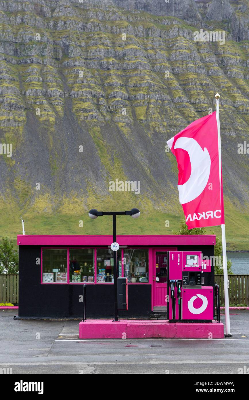 Islanda, fiordi occidentali, Bildudalur, Reykjarfjordur, stazione di servizio Orkan Foto Stock