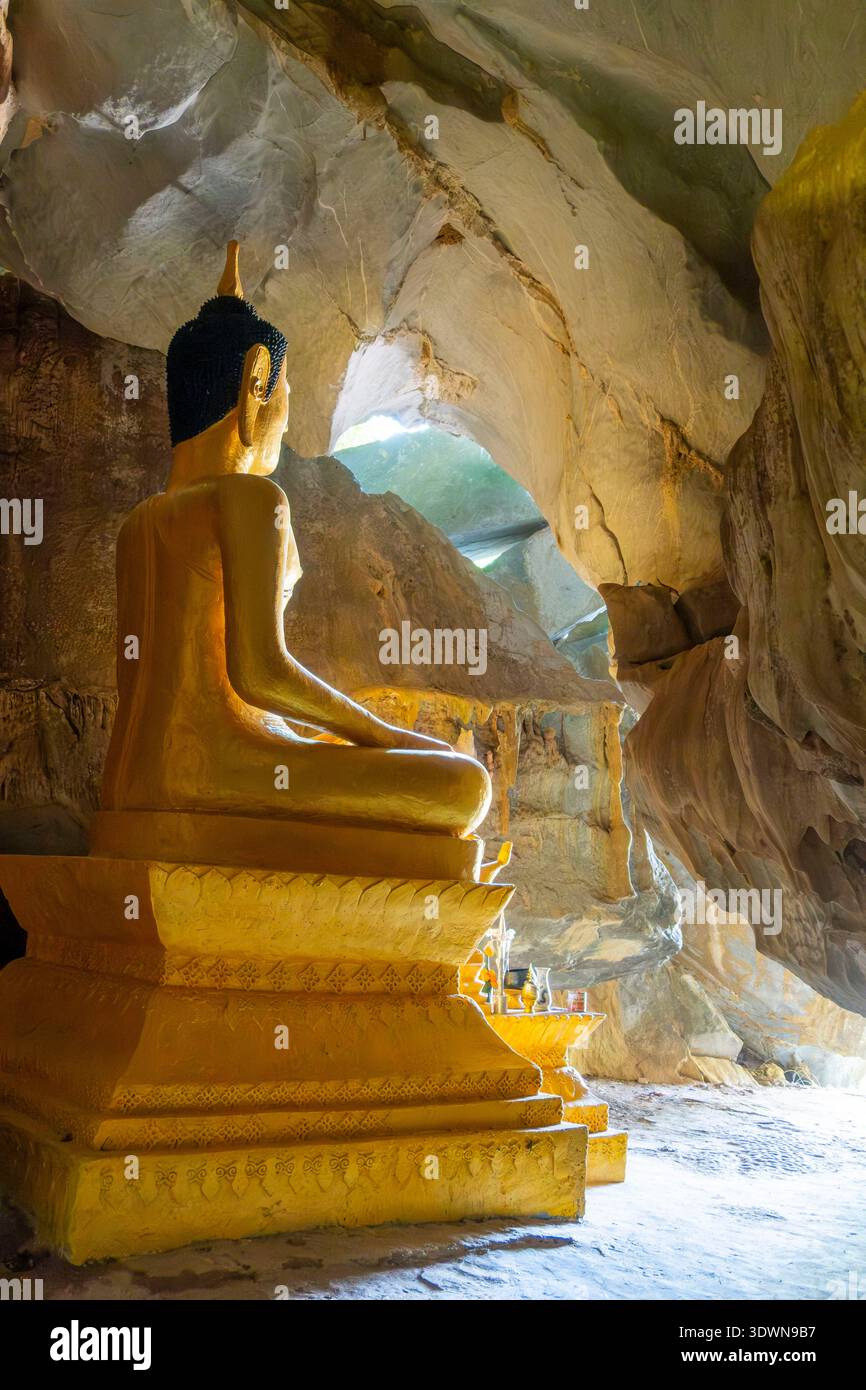 Laos, provincia di Vientiane, Vang Vieng, grotte di Tham Hoi Foto Stock