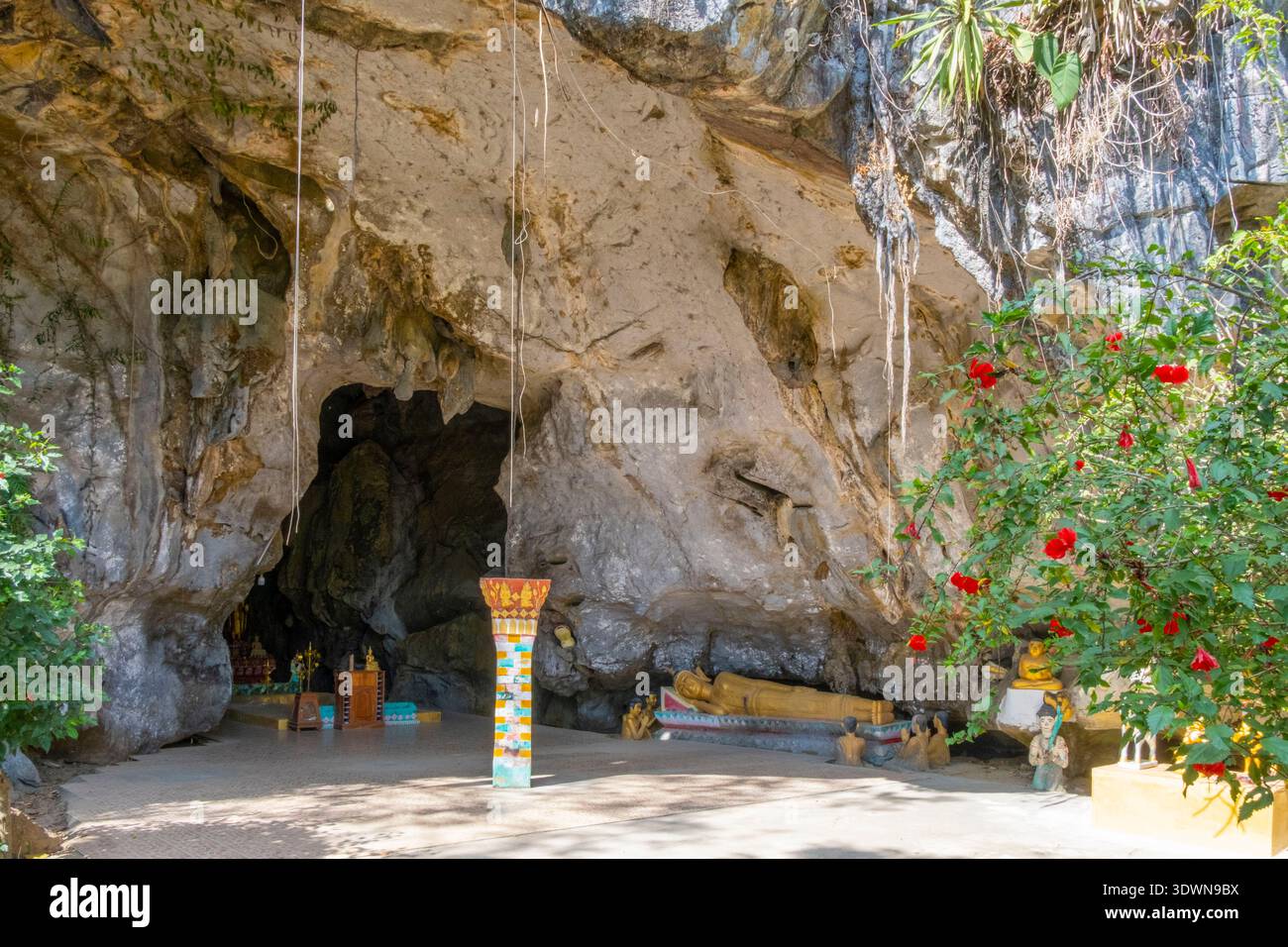Laos, provincia di Vientiane, Vang Vieng, grotte di Tham Hoi Foto Stock