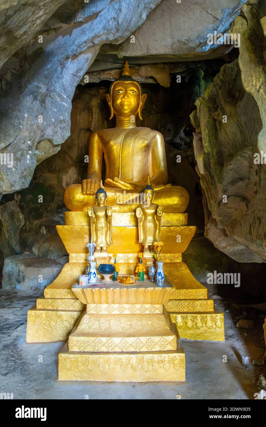Laos, provincia di Vientiane, Vang Vieng, grotte di Tham Hoi Foto Stock