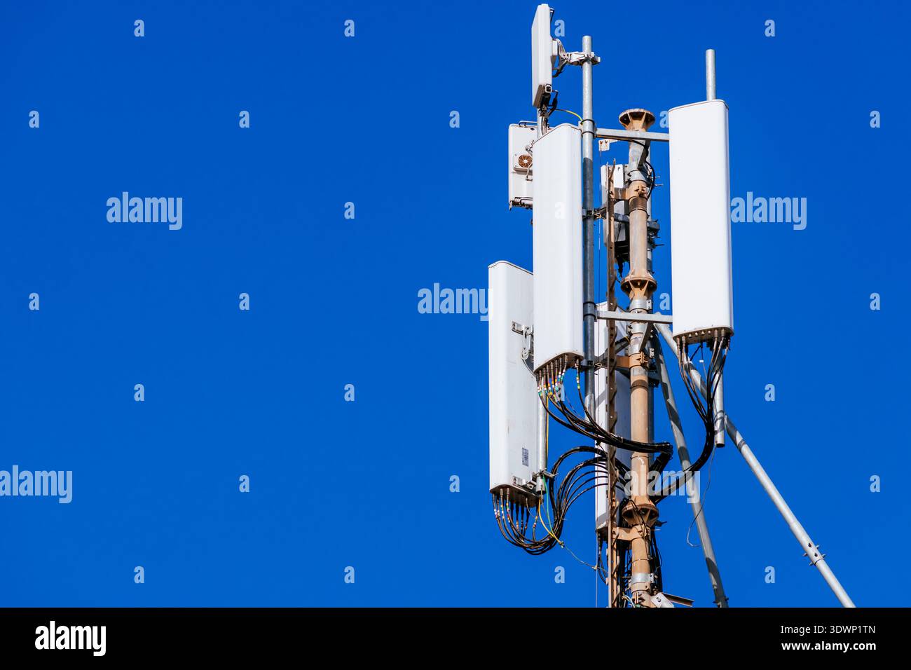 Antenna per rete mobile. Málaga, Andalucía, Spagna, Europa Foto Stock