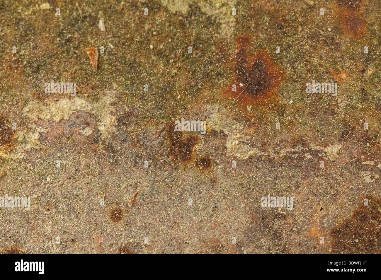 Superficie metallica ruvida con effetti di corrosione e agenti atmosferici Foto Stock