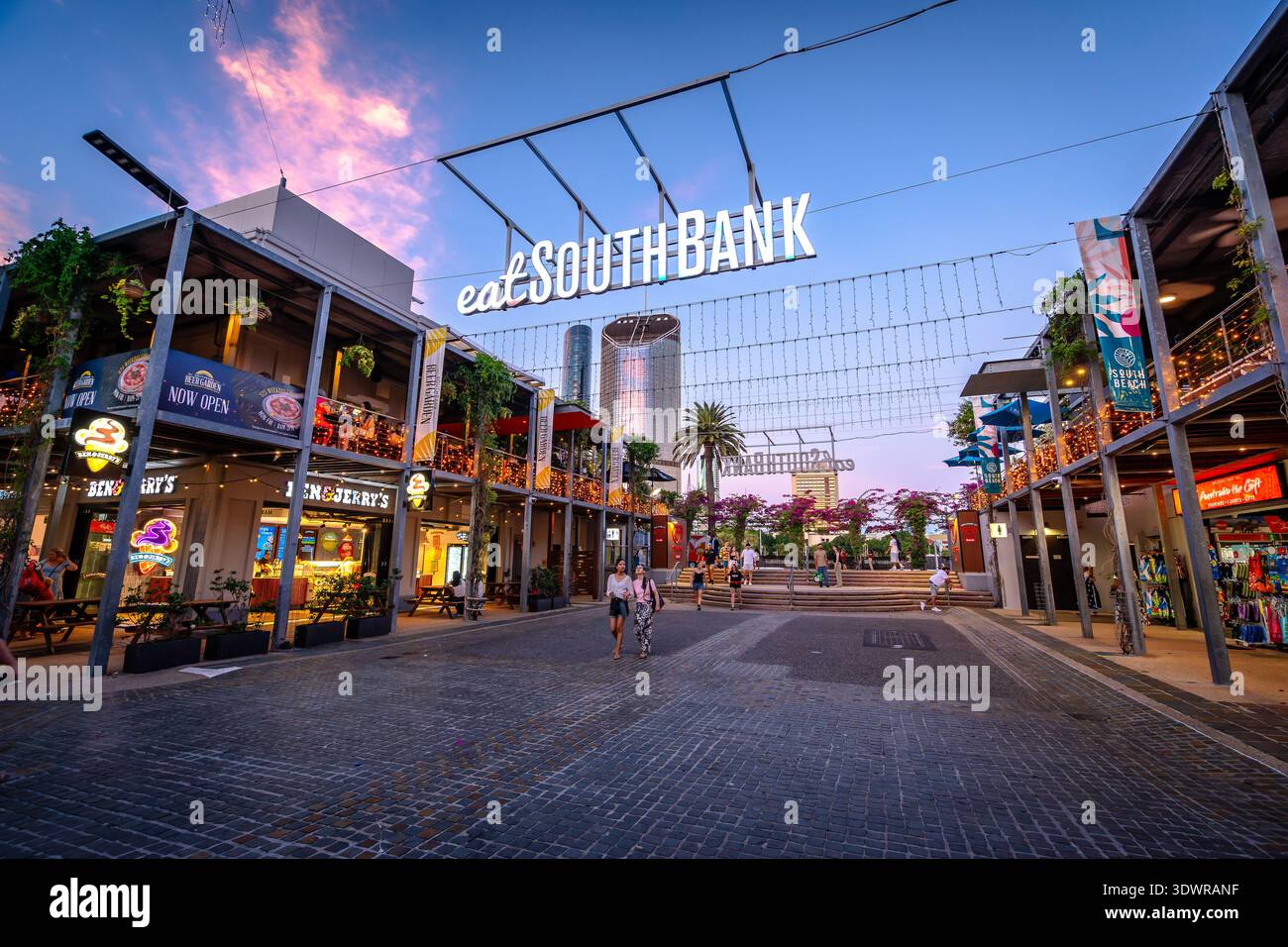 Brisbane, QLD, Australia - Eat Street a Southbank al tramonto Foto Stock