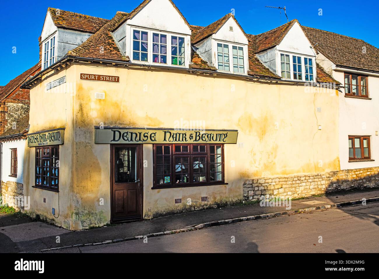 Parrucchiere e salone di bellezza, Cuddington, Buckinghamshire, Inghilterra Foto Stock