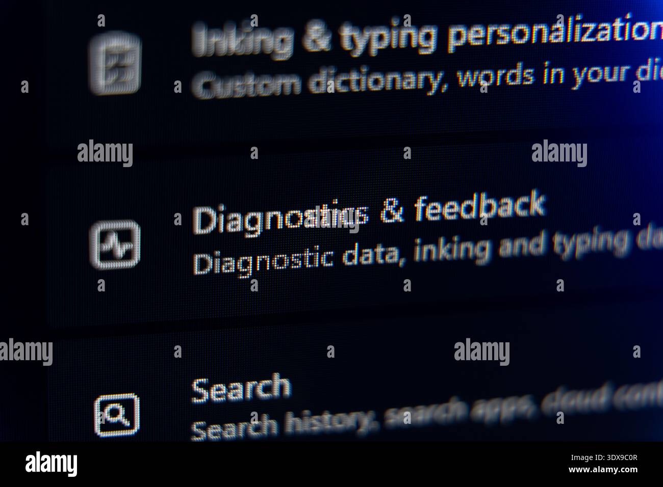 Menu delle impostazioni software che visualizza le opzioni di diagnostica, feedback e personalizzazione, gestione della privacy digitale e raccolta dati utente. Ad alta velocità Foto Stock