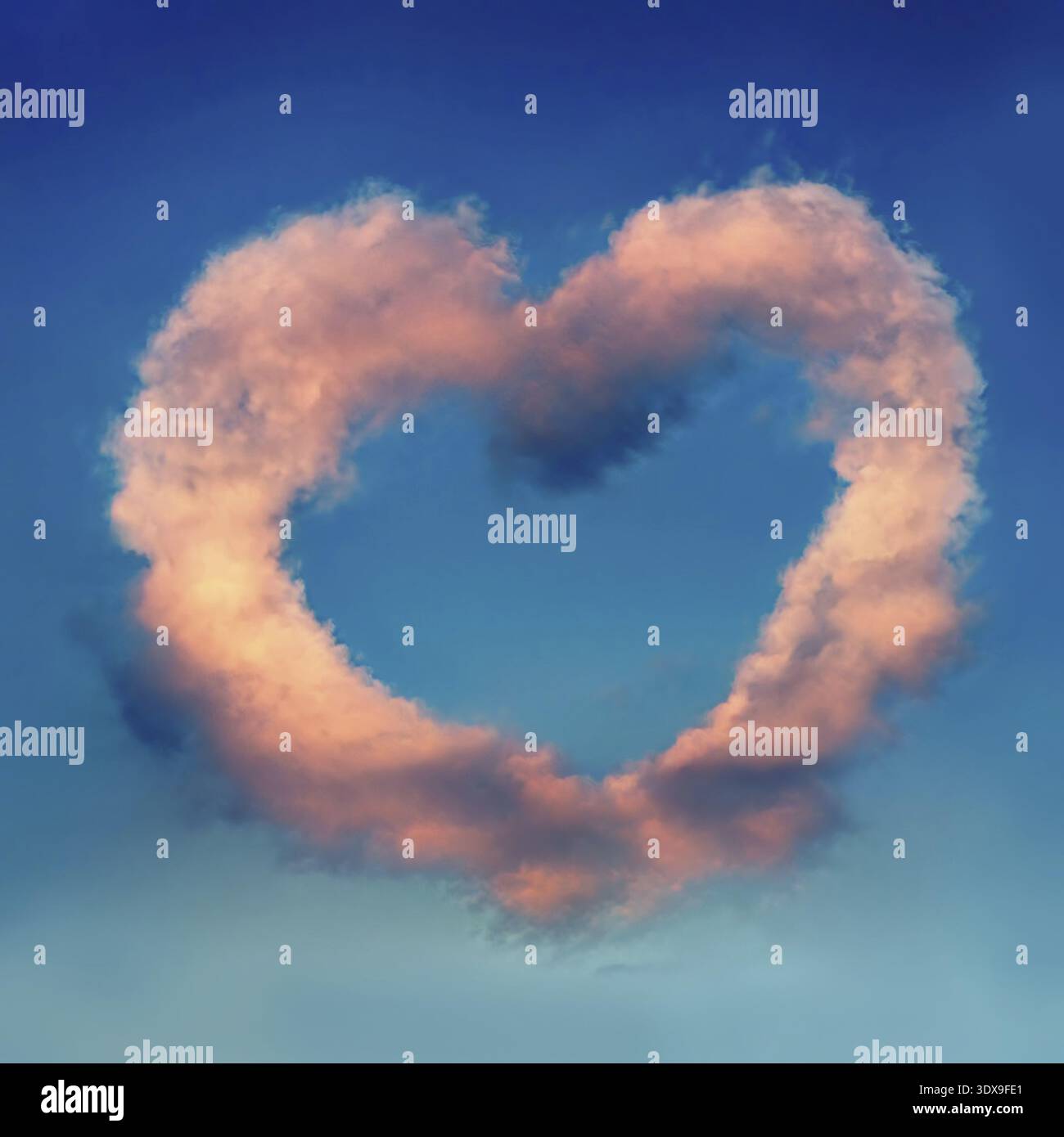 3d rendering della nuvola rosa a forma di cuore sopra il cielo blu Foto Stock