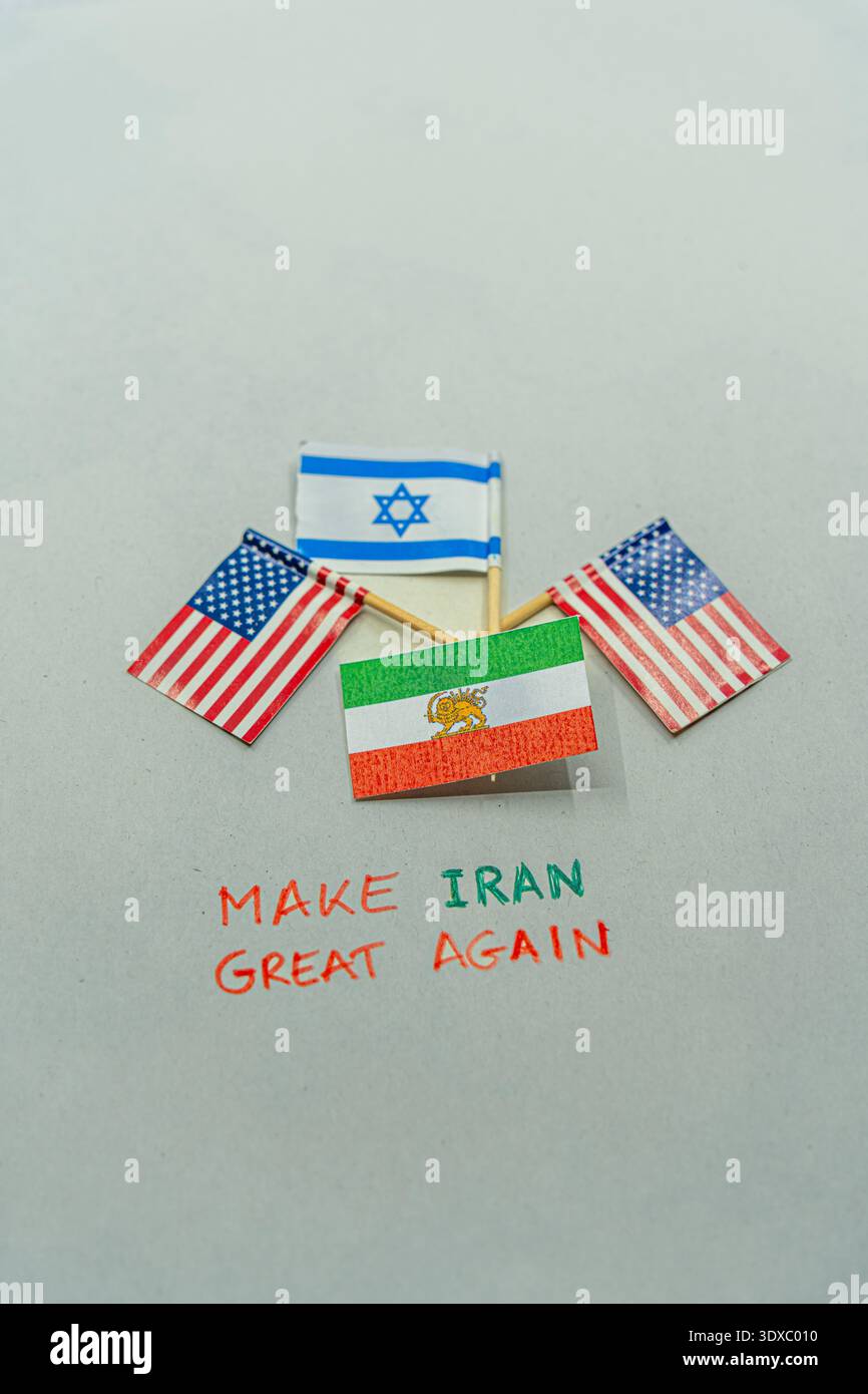 USA Israele vecchie bandiere iraniane e rendono l'Iran ancora grande messaggio Foto Stock