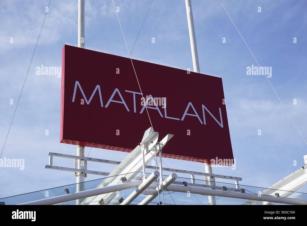 Logo Matalan del negozio di abbigliamento al dettaglio - Southampton Regno Unito 2 marzo 2026. Marchio di alta moda Foto Stock