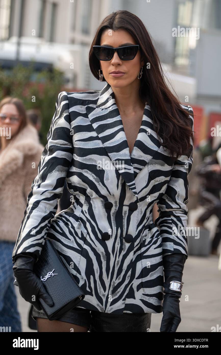 Ospiti in arrivo alla Milano Fashion Week FW 2026 Foto Stock
