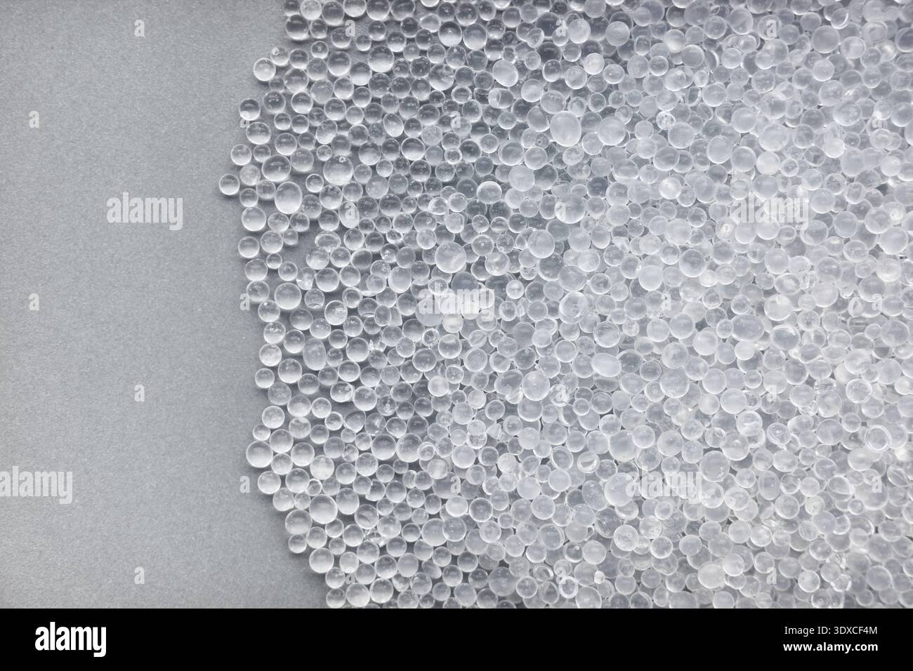Foto ravvicinata di perle di gel di silice, spazio per il testo. Foto Stock
