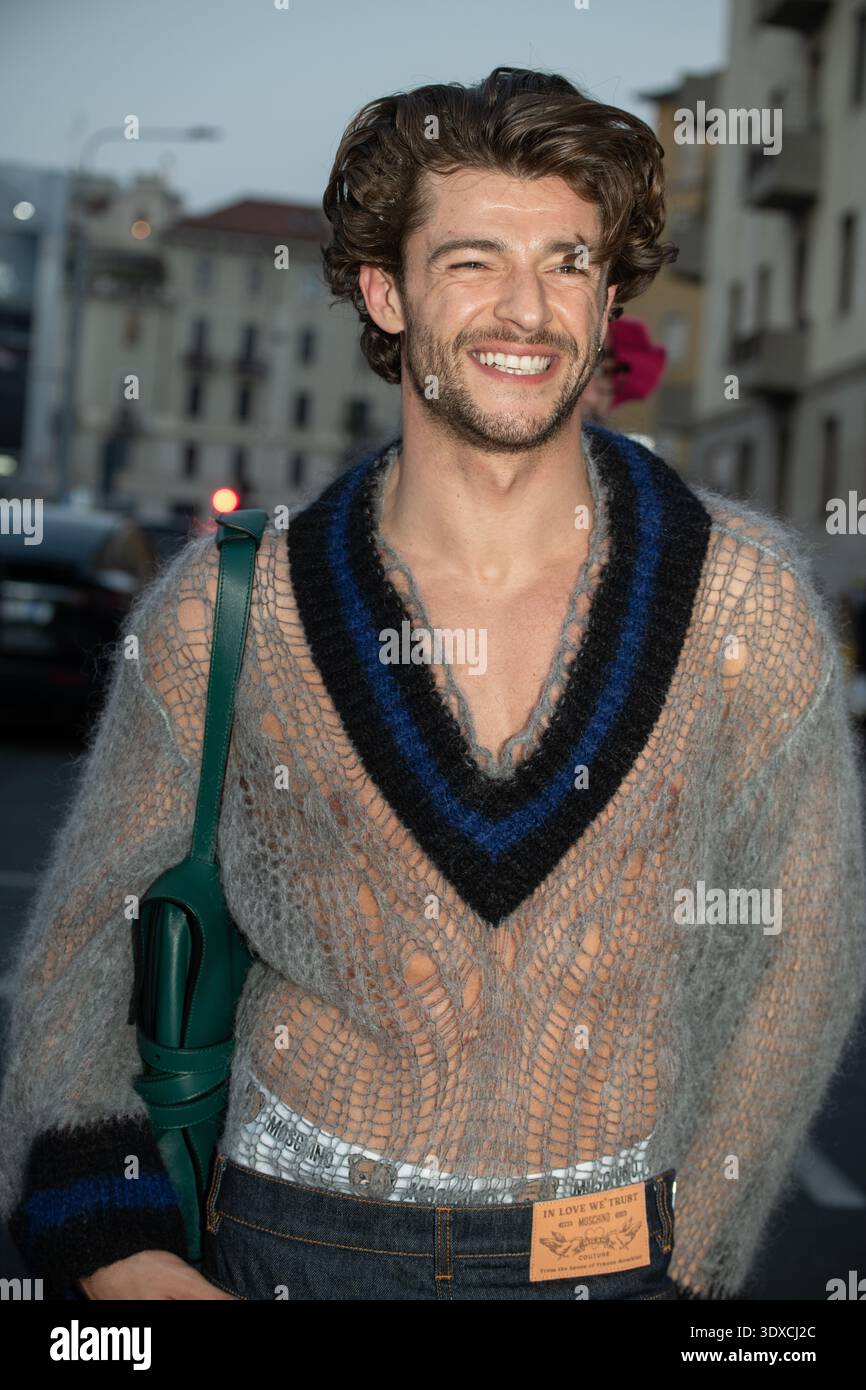 Ospiti in arrivo alla Milano Fashion Week FW 2026 Foto Stock