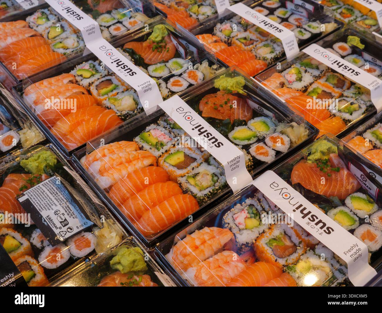 Sushi confezionato al Sushinoya Takeaway, Londra, Regno Unito Foto Stock