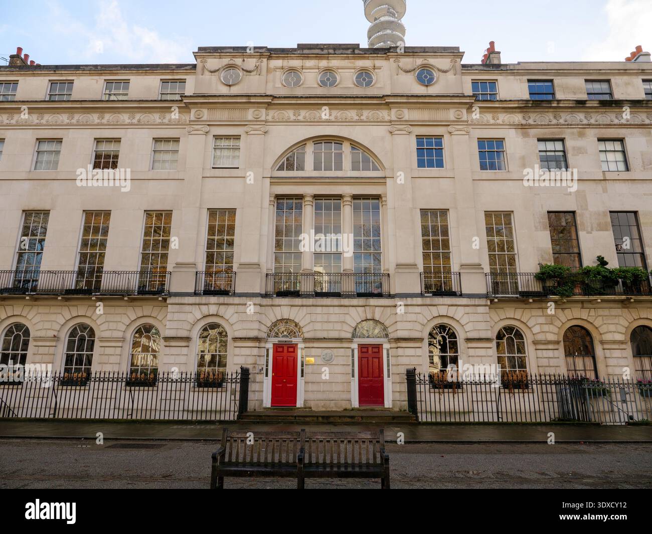 Terrazza georgiana in Fitzroy Square, Londra, Regno Unito Foto Stock
