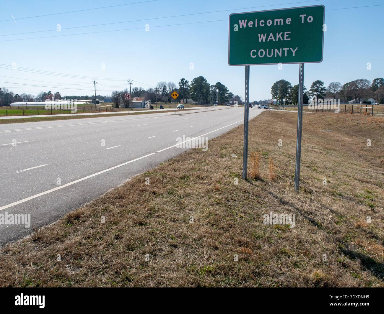 Benvenuti nel cartello stradale della Contea di Wake e nell'infrastruttura stradale della Carolina del Nord Foto Stock