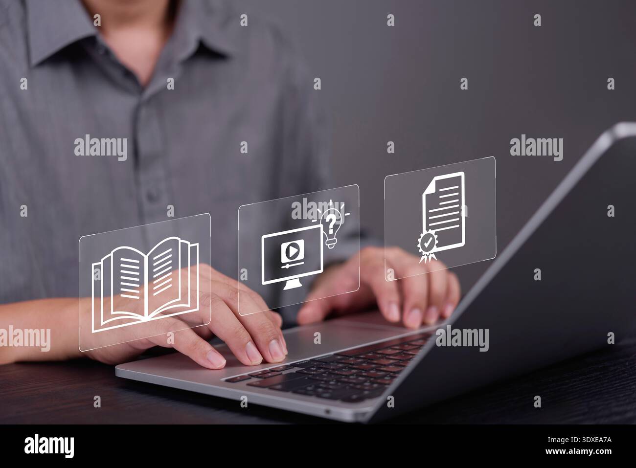 Uomo che usa un notebook per l'e-learning, l'istruzione online. Flusso di lavoro icona interfaccia virtuale: Manuale informativo, corso webinar, ottenimento di un certificato. Develo di abilità Foto Stock