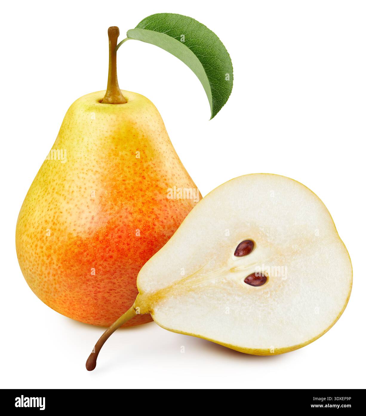 Pera gialla. Pera biologica fresca con foglie isolate su fondo bianco. Pera gialla con percorso di ritaglio Foto Stock