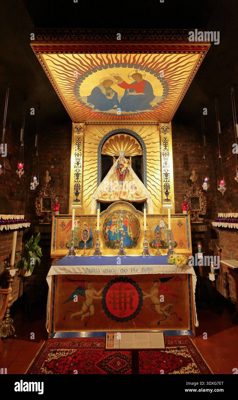 La Santa Casa. Il Santuario di nostra Signora di Walsingham, all'interno della Chiesa Anglicana del Santuario, Little Walsingham, Norfolk, Regno Unito Foto Stock