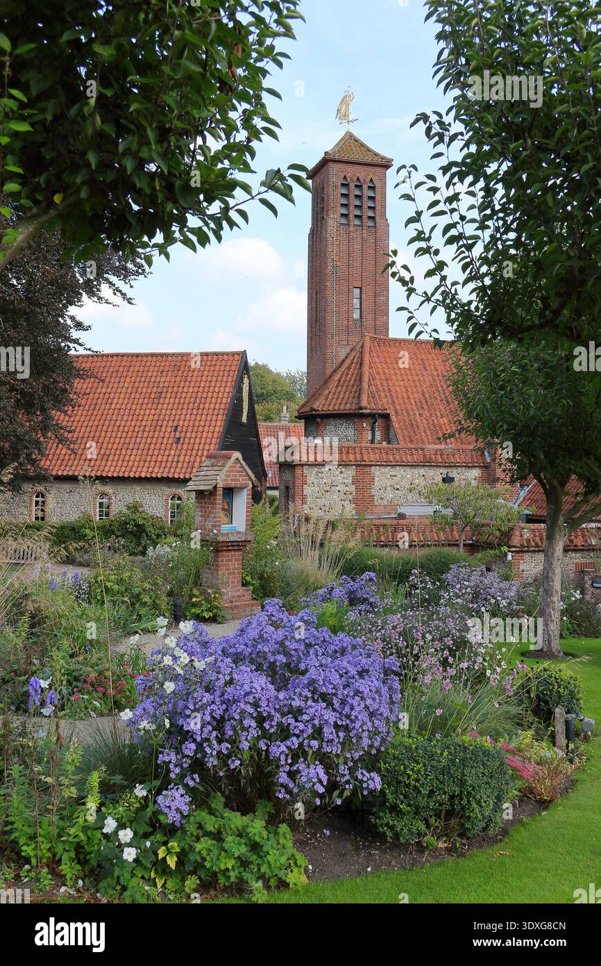 Santuario di nostra Signora di Walsingham, quartiere dei giardini nel villaggio di Little Walsingham, Norfolk, Regno Unito. Foto Stock