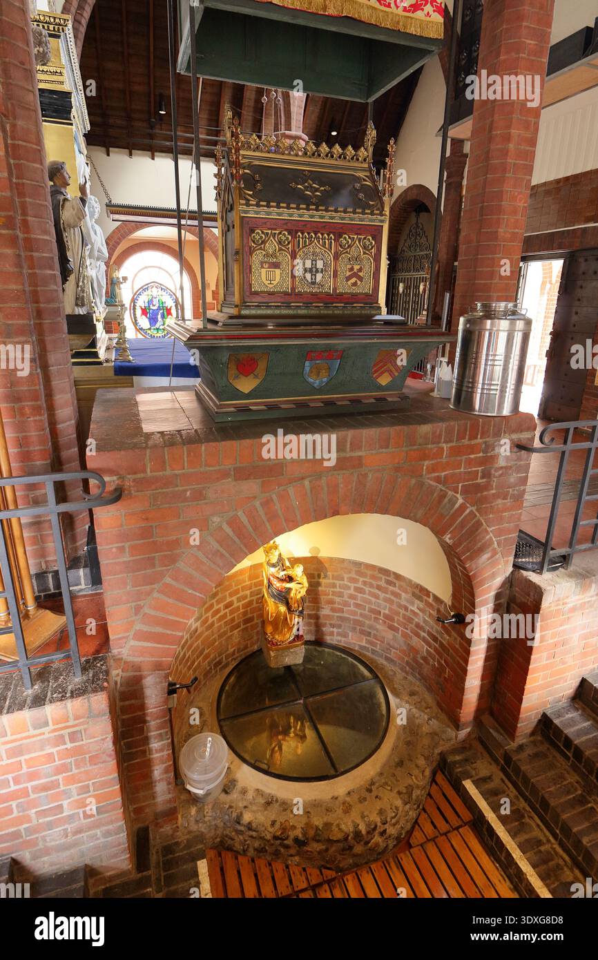 Walsingham. Il pozzo, il sito del servizio idrico, il Santuario di nostra Signora di Walsingham, Norfolk Regno Unito. Conosciuto come l'Inghilterra Nazareth. regno unito Foto Stock