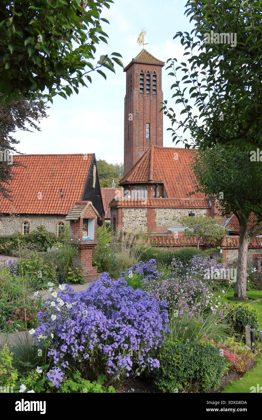 Santuario di nostra Signora di Walsingham, quartiere dei giardini nel villaggio di Little Walsingham, Norfolk, Regno Unito. Foto Stock