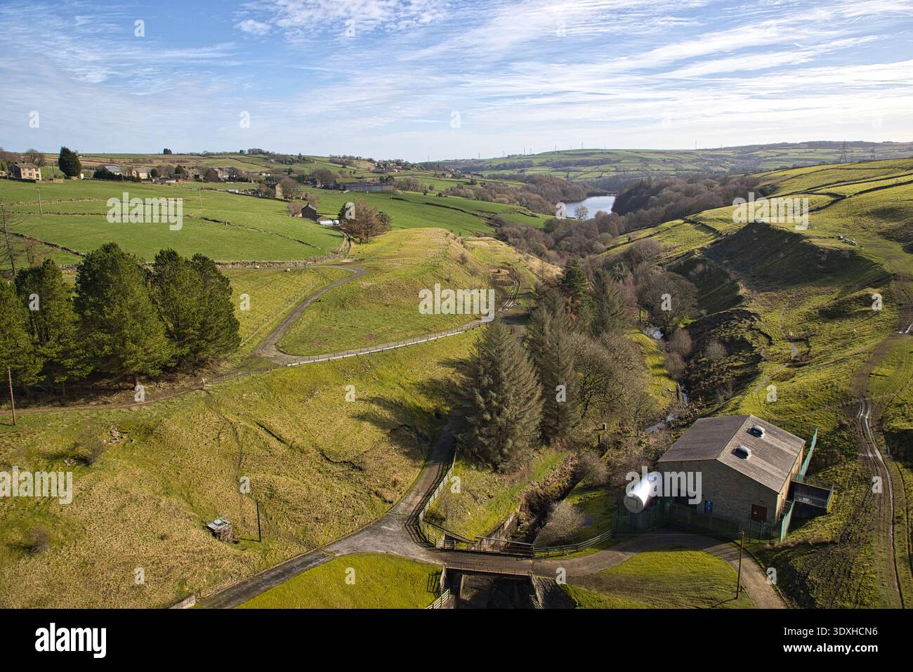 Vista sulla Ryburn Valley dalla cima della diga di Baitings. Foto Stock