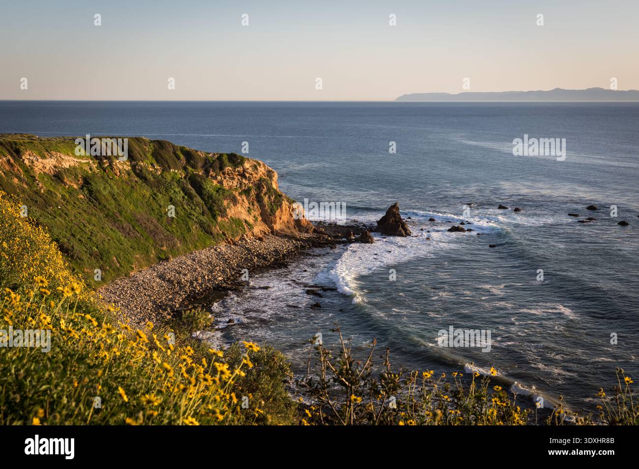 Rancho Palos Verdes, California: 20 gennaio 2026: Tramonto sulle scogliere di Inspiration Point a Rancho Palos Verdes, California Foto Stock