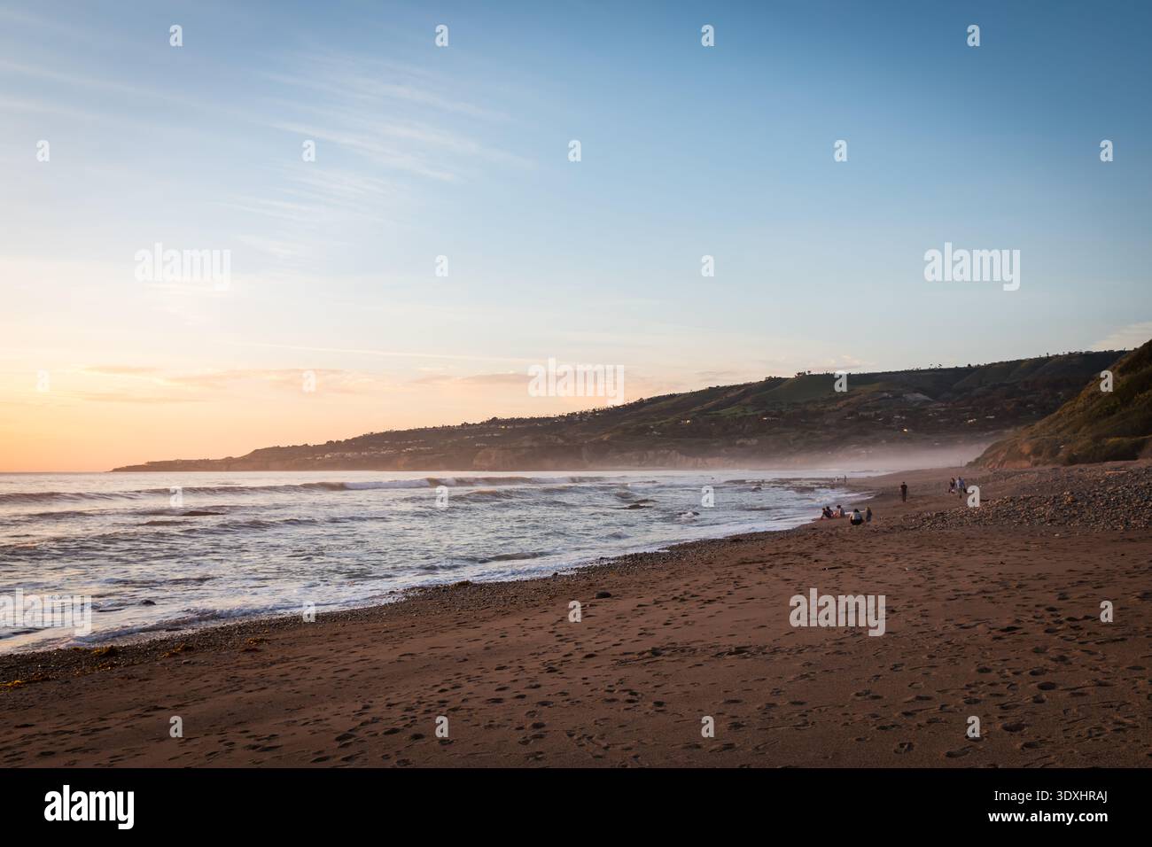 Rancho Palos Verde, California: 20 gennaio 2026 - Tramonto sulla spiaggia di Rancho Palos Verdes fuori Los Angeles, California Foto Stock
