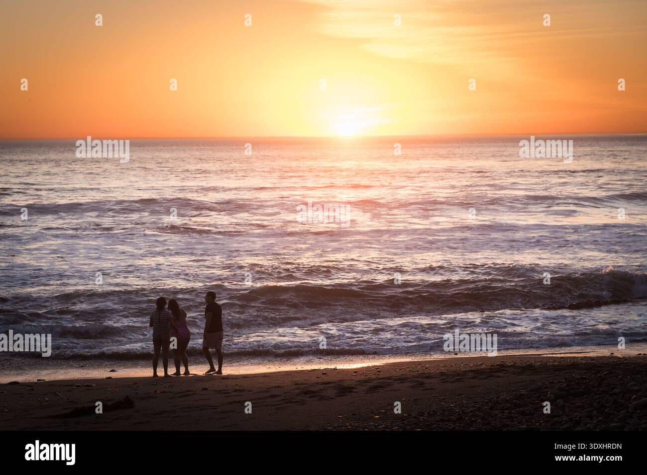 Rancho Palos Verde, California: 20 gennaio 2026 - Tramonto sulla spiaggia di Rancho Palos Verdes fuori Los Angeles, California Foto Stock