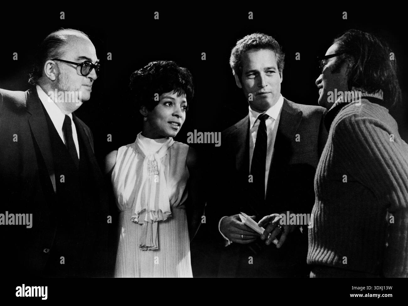 Questa foto pubblicitaria del 1970 promuove il film documentario americano 'King: A Filmed record... Da Montgomery a Memphis. Da sinistra a destra ci sono il produttore Ely Landau, l'attrice Ruby Dee, l'attore Paul Newman e il regista Sidney Lumet, riuniti per l'uscita del film. Foto Stock