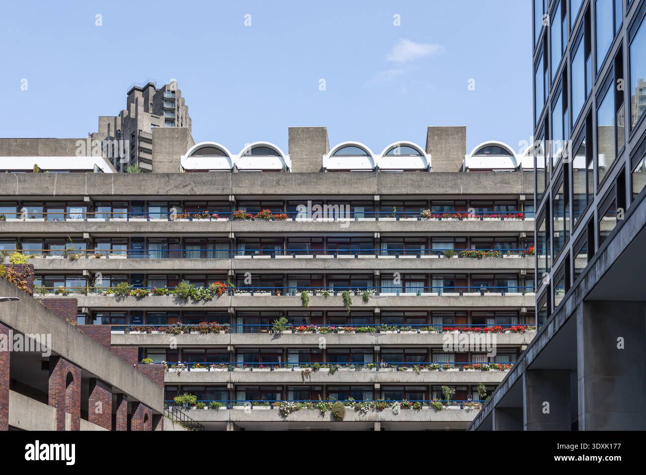 Barbican estate architettura brutalista a Londra Foto Stock