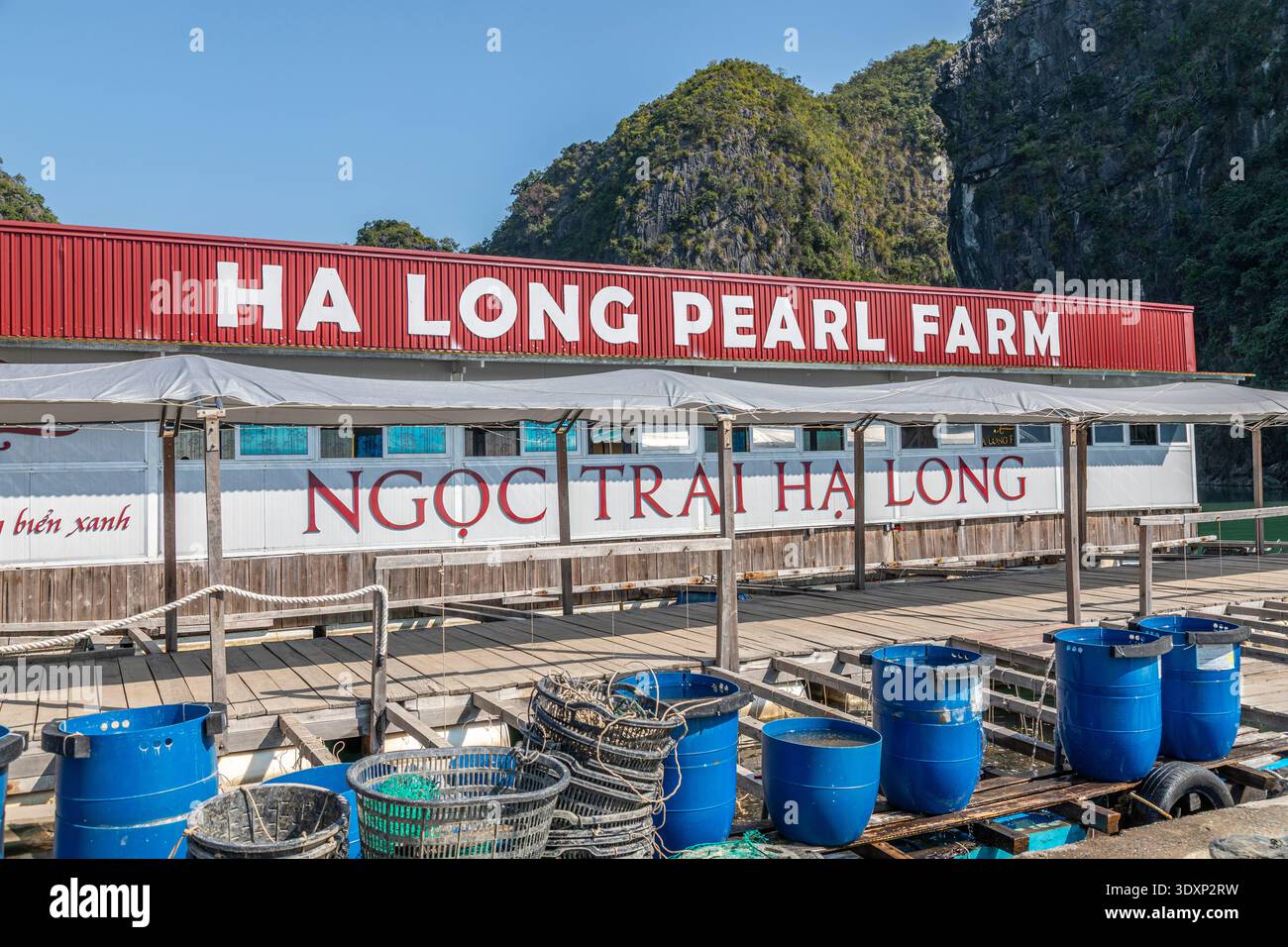 Il cartello alla ha Long Pearl Farm nella Baia di ha Long, Vietnam. Foto Stock