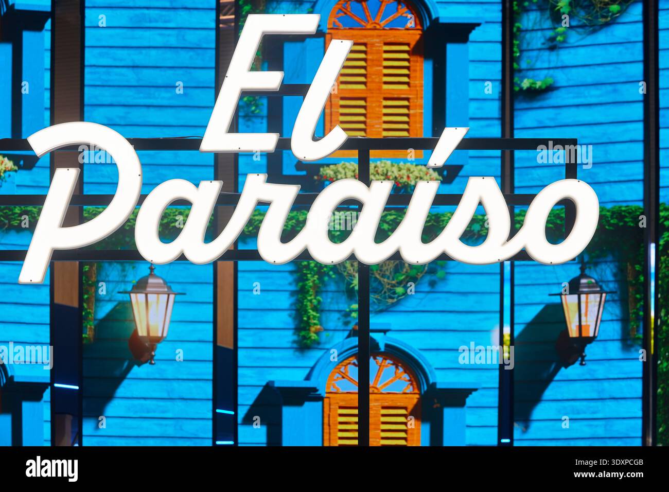 Testo del Paradiso in lingua spagnola. El Paraiso tipografia corsiva neon Foto Stock