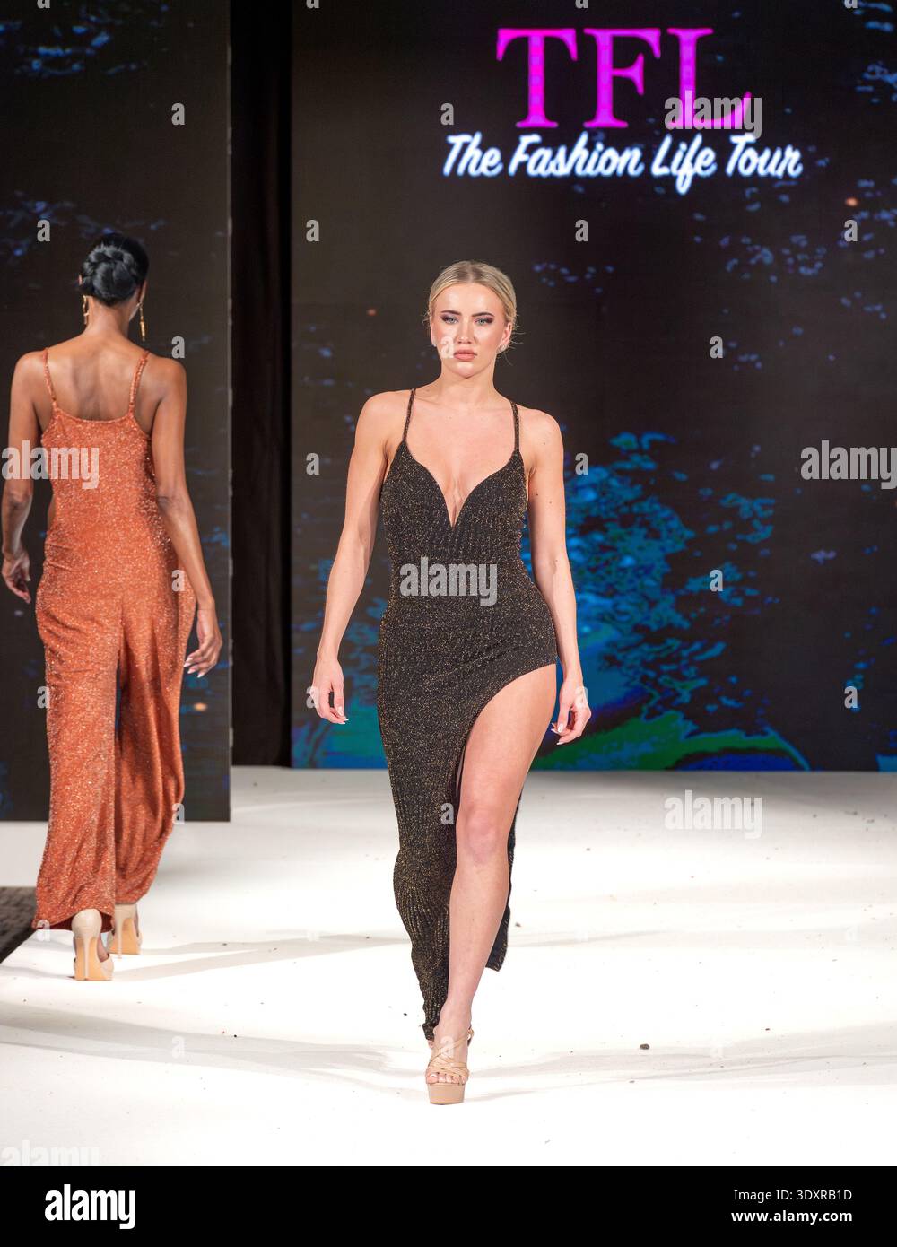 What a Wonderful Wardrobe rappresentato dal Fashion Life Tour - House of iKons London Fashion Show Event Foto Stock