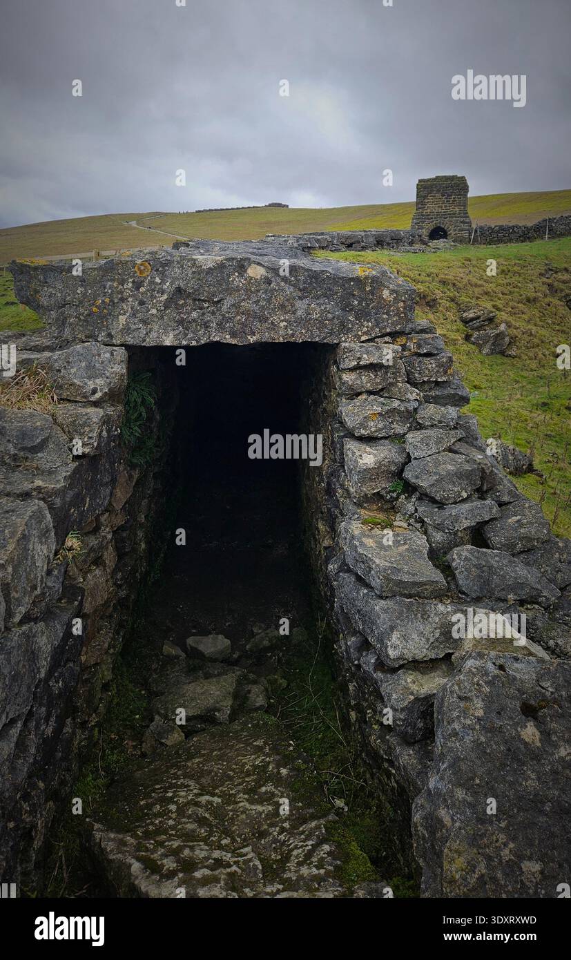Le rovine di Toft Gate Lime Kiln vicino a Pateley Bridge, Yorkshire, Inghilterra. - Immagine stock catturata con smartphone