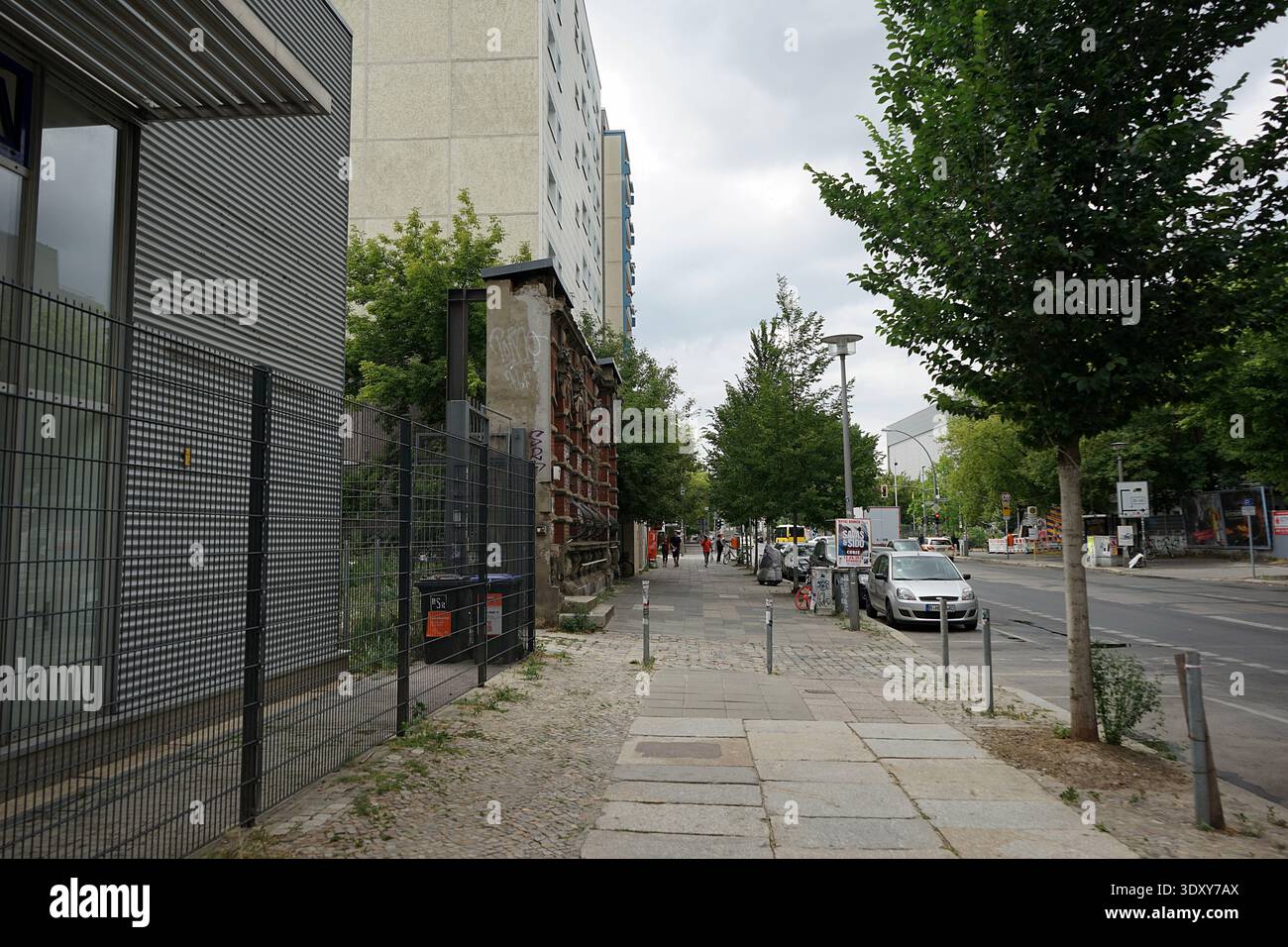 Postamt 16 rovine, ufficio postale in mattoni rossi abbandonati con archi ornati, Koepenicker Strasse, Berlino, Germania, luglio 2018. Foto Stock