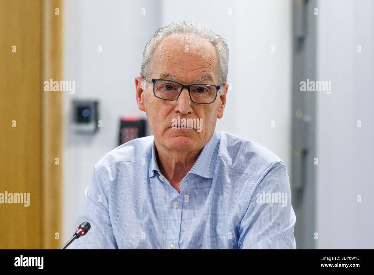 Gerry Kelly MLA durante una riunione del Consiglio di polizia a James House a Belfast. Data foto: Giovedì 5 marzo 2026. Foto Stock