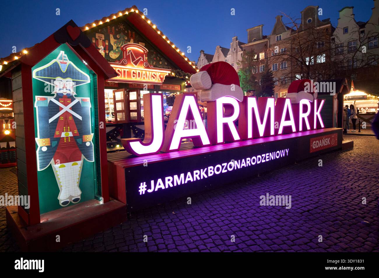 mercatino di natale illuminato bozonarodzeniowy cartello della fiera di natale nel mercato del carbone di danzica, polonia Foto Stock