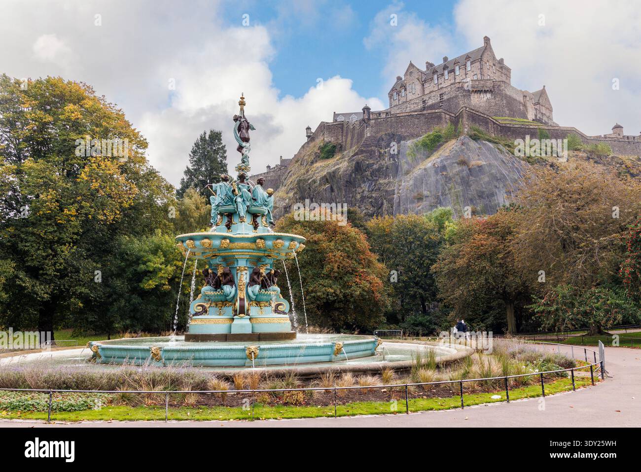 Fontana di Ross in ghisa nei Princes Street Gardens, Edimburgo, Scozia Foto Stock